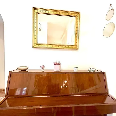 Elegant House In * Roma