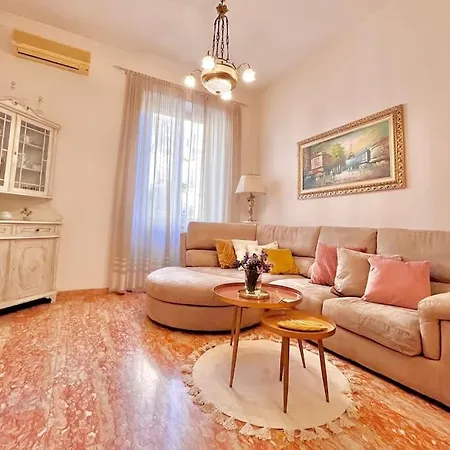Апартаменты Elegant House In